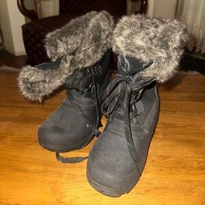 Size 9 Khombu snow boots